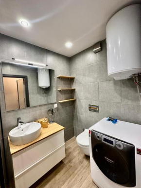 Allegro Home, Apartment by LMG